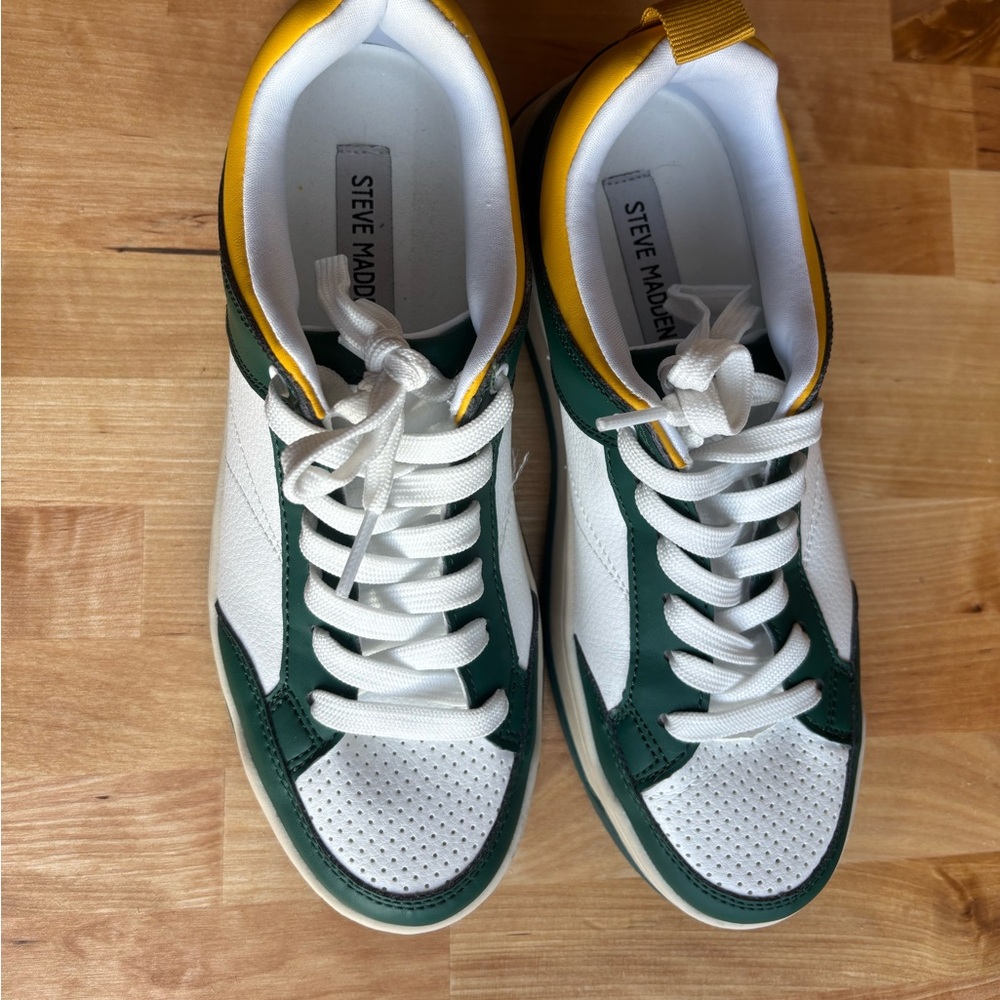 NWOT Steve Madden Tennis Shoes